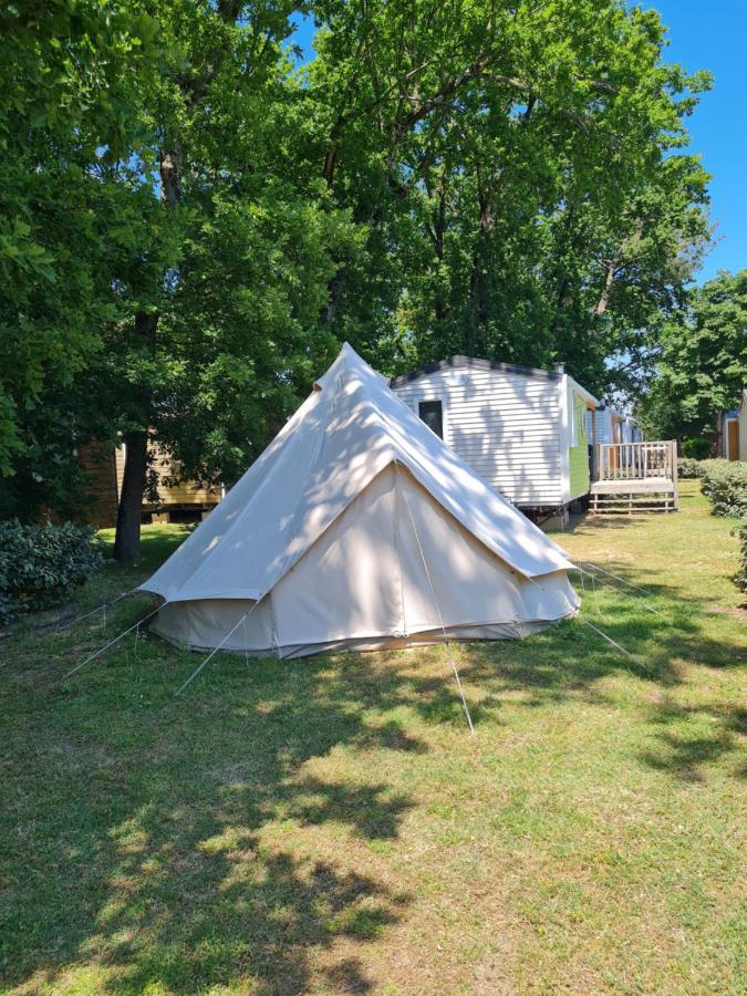 Camping Fleur D'Oleron 奥雷龙圣皮耶尔 外观 照片